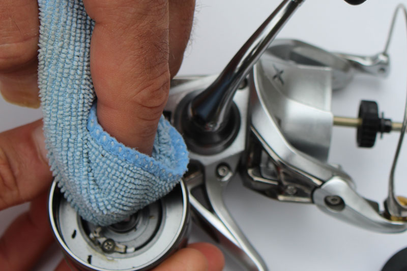 cleaning a fishing reel