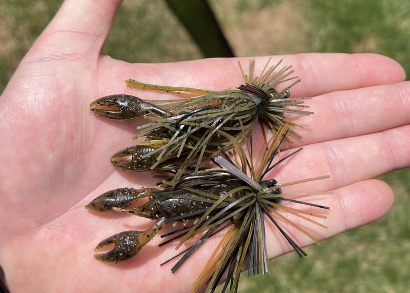 smallmouth bass lures immitating crayfish