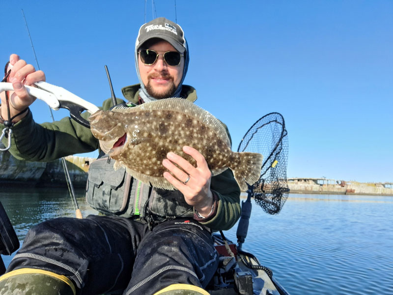 kayak fishing for flounder